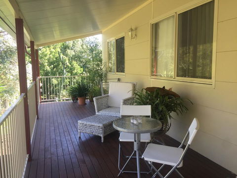 Bright & Beautiful Home On The Hills! - Accommodation Asia 3
