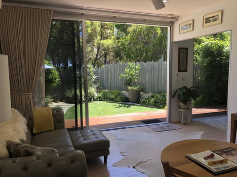 Banksia Luxury Villa - Accommodation Guide 1