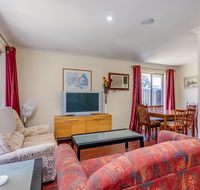 Brilliant neat convenient family-friendly house - Accommodation Asia