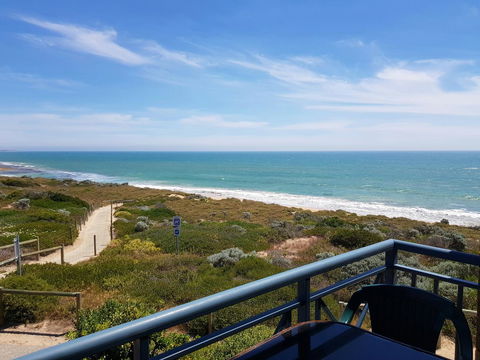Caravel Beach House Mandurah - Accommodation Asia 8