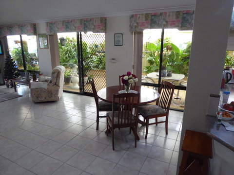 Jennys Retreat - Accommodation Asia 6