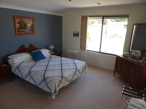 Jennys Retreat - Accommodation Asia 11