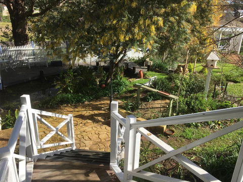Applegate Lane Chalet - Accommodation Asia 18