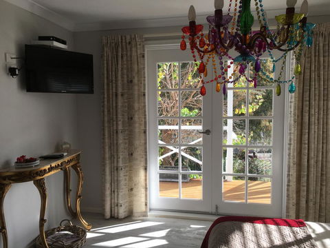 Applegate Lane Chalet - Accommodation Asia 6