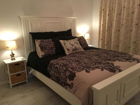 Applegate Lane Chalet - Accommodation Asia 8