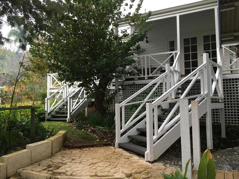 Applegate Lane Chalet - Accommodation Asia 5