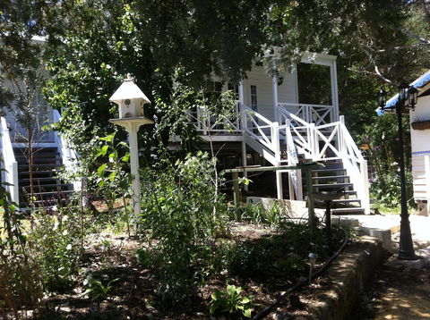 Applegate Lane Chalet - Accommodation Asia 15