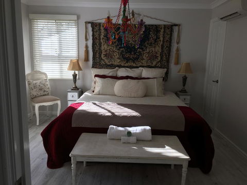 Applegate Lane Chalet - Accommodation Asia 7