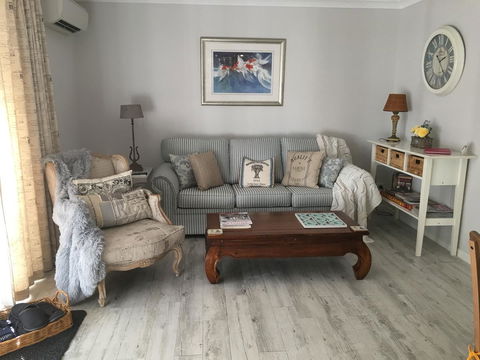 Applegate Lane Chalet - Accommodation Asia 10