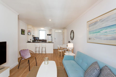 Ocean Breeze Apartment - Accommodation Guide 9