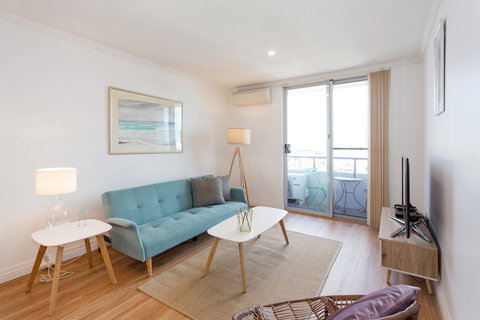 Ocean Breeze Apartment - Accommodation Guide 0