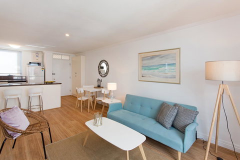 Ocean Breeze Apartment - Accommodation Guide 10