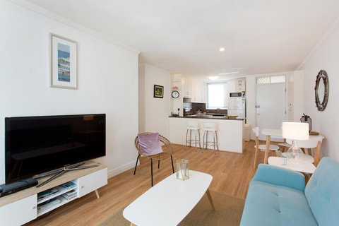 Ocean Breeze Apartment - Accommodation Guide 8