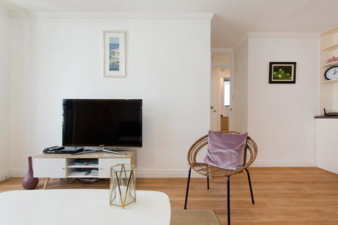 Ocean Breeze Apartment - Accommodation Guide 16