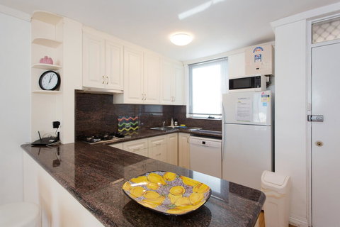 Ocean Breeze Apartment - Accommodation Guide 2