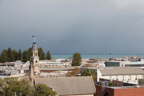 Ocean Breeze Apartment - Accommodation Guide 5