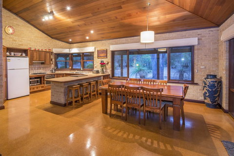 53 Martina Drive - Accommodation Asia 16