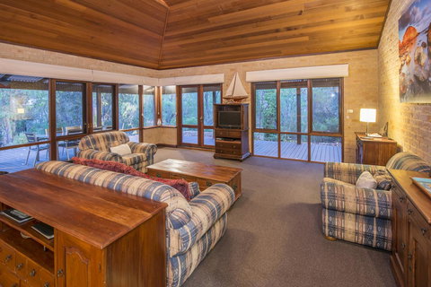 53 Martina Drive - Accommodation Asia 14