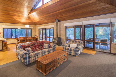 53 Martina Drive - Accommodation Asia 13