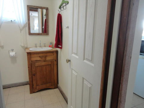 Di's Cabin In Dwellingup - Accommodation Guide 21