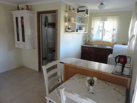 Di's Cabin In Dwellingup - Accommodation Guide 19