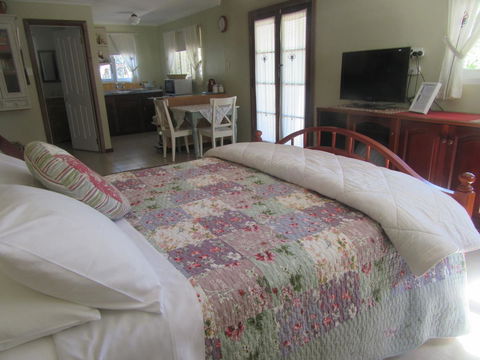Di's Cabin In Dwellingup - Accommodation Guide 11