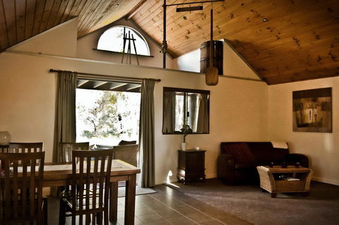 Scotsdale Valley Studios - Accommodation Guide 7