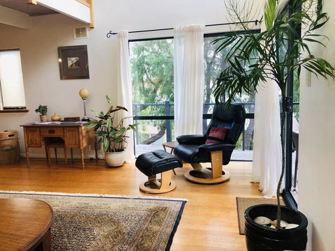 Zephyr Studio - Accommodation Guide 4