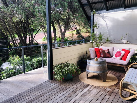 Zephyr Studio - Accommodation Guide 10