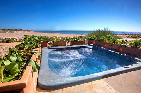 Mantarays Ningaloo Beach Resort - Accommodation Asia 7