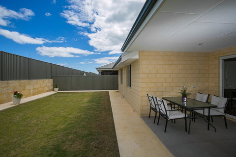 Indian Ocean Retreat - Accommodation Guide 24