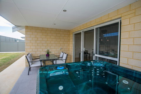 Indian Ocean Retreat - Accommodation Guide 12