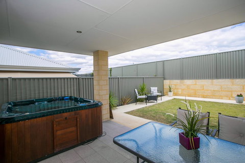 Indian Ocean Retreat - Accommodation Guide 11