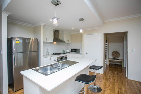 Indian Ocean Retreat - Accommodation Guide 6