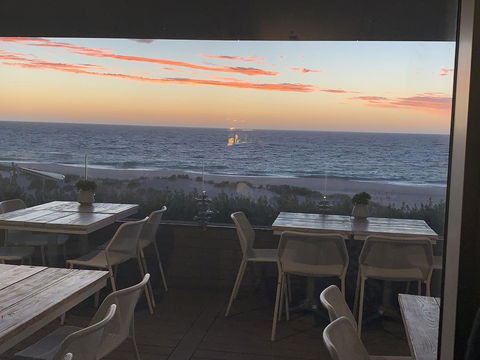 SEA BREEZE â€“ Between Cottesloe Beach & Swan River - Accommodation Asia 22