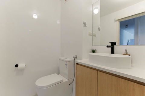 SEA BREEZE â€“ Between Cottesloe Beach & Swan River - Accommodation Asia 3