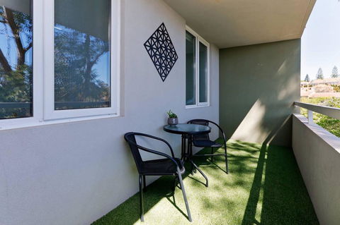 SEA BREEZE â€“ Between Cottesloe Beach & Swan River - Accommodation Asia 12