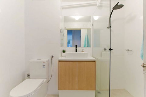 SEA BREEZE â€“ Between Cottesloe Beach & Swan River - Accommodation Asia 5