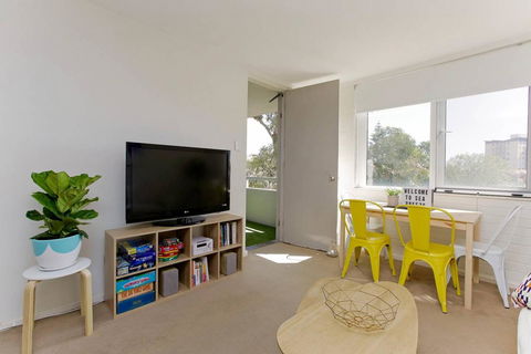 SEA BREEZE â€“ Between Cottesloe Beach & Swan River - Accommodation Asia 19
