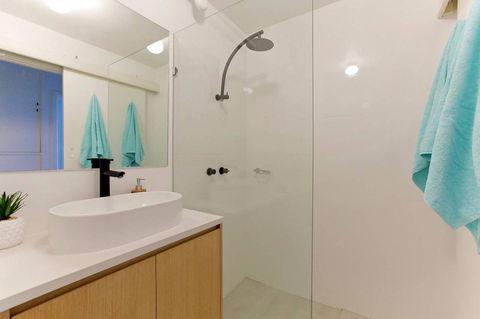 SEA BREEZE â€“ Between Cottesloe Beach & Swan River - Accommodation Asia 11
