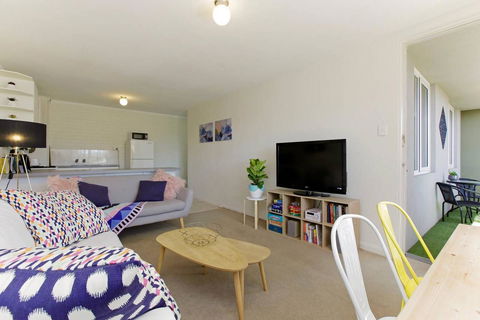 SEA BREEZE â€“ Between Cottesloe Beach & Swan River - Accommodation Asia 13