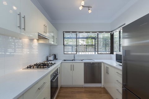 Cottesloe Sea Salt Abode - Executive Escapes - Accommodation Asia 13
