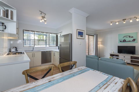 Cottesloe Sea Salt Abode - Executive Escapes - Accommodation Asia 7