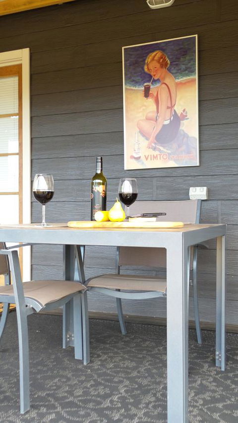 Windfall Estate Vineyard Cottage - Accommodation Guide 10