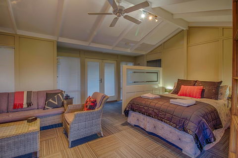 Windfall Estate Vineyard Cottage - Accommodation Guide 0