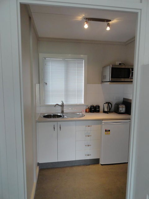 Windfall Estate Vineyard Cottage - Accommodation Guide 5