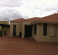 House close to airport - Accommodation Asia