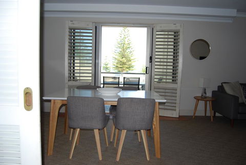 Absolute Beachfront Scarborough - Accommodation Asia 3