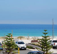 Absolute Beachfront Scarborough - Accommodation Asia