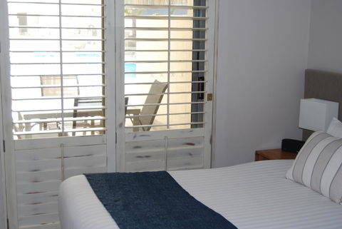 Absolute Beachfront Scarborough - Accommodation Asia 6